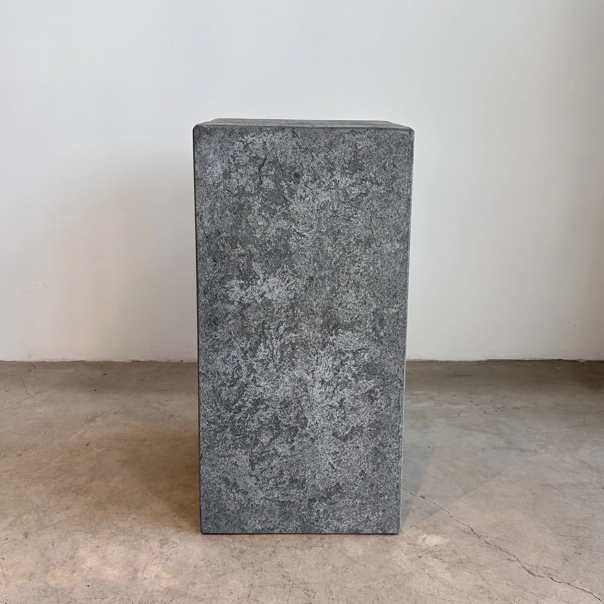 Beton Podium Kolon