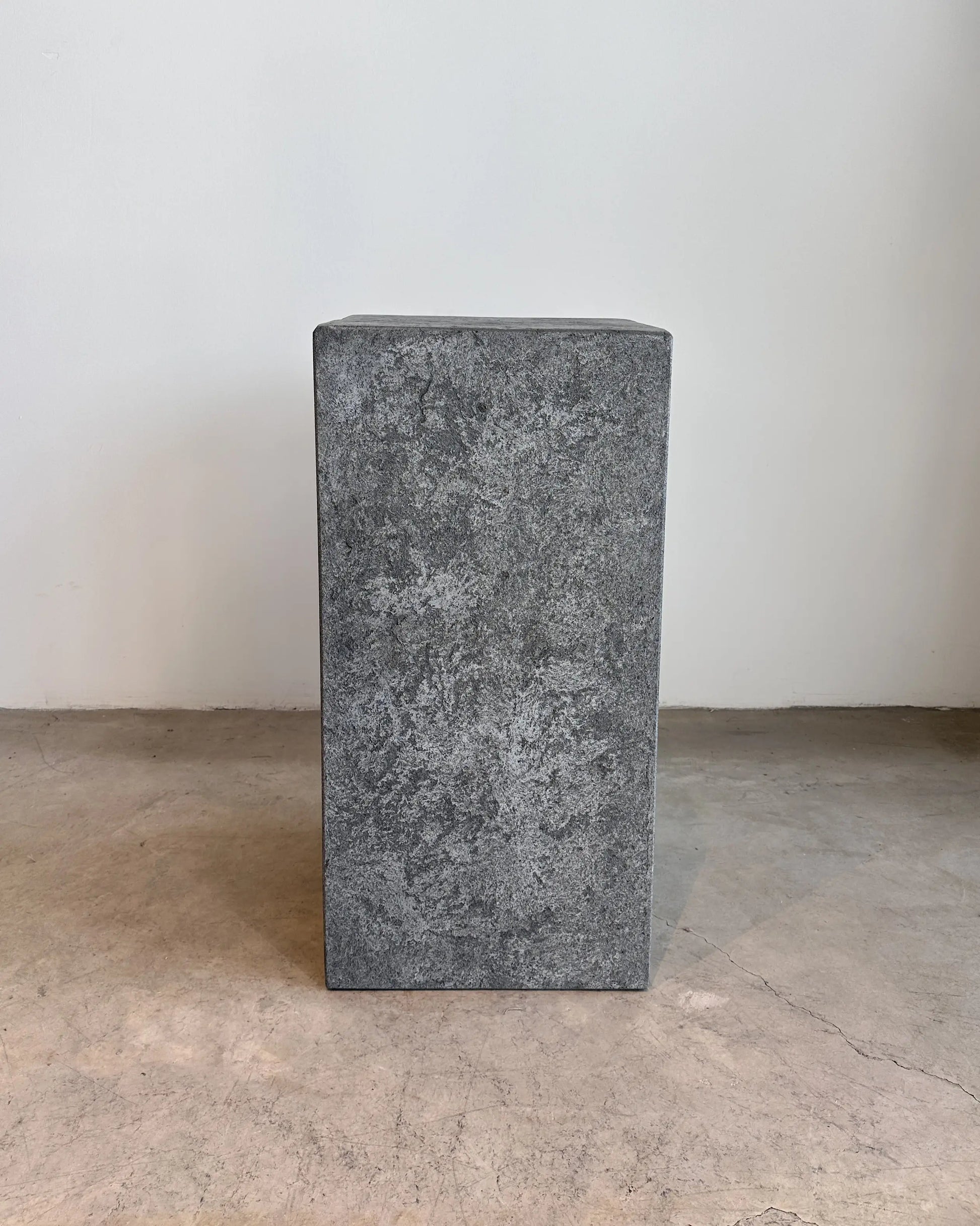 Beton Podium Kolon
