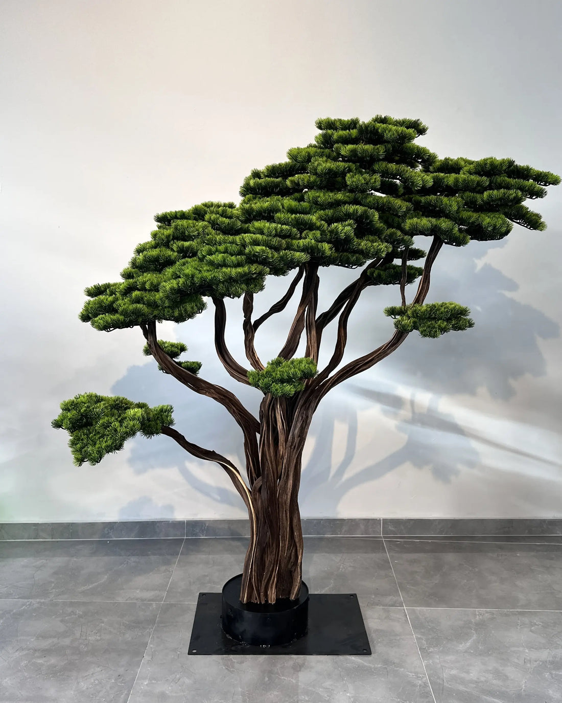 Yapay Bonsai Nagasaki merdivenin altına veya peyzaj